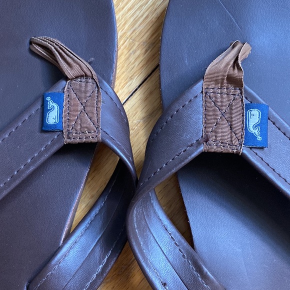 Vineyard Vines Men’s Flip Flops, Brown Size 13, great condition! - Picture 2 of 6